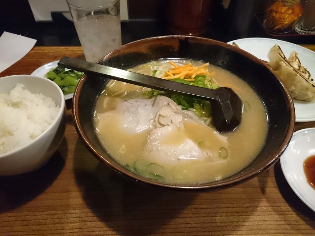 前日のディナー・醤油ラーメン餃子定食（20160708撮影）